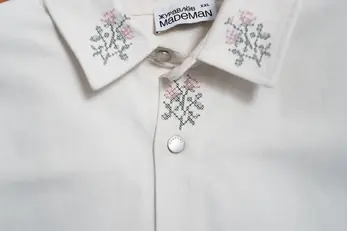 Воротник белой рубашки с вышивкой Mademan
